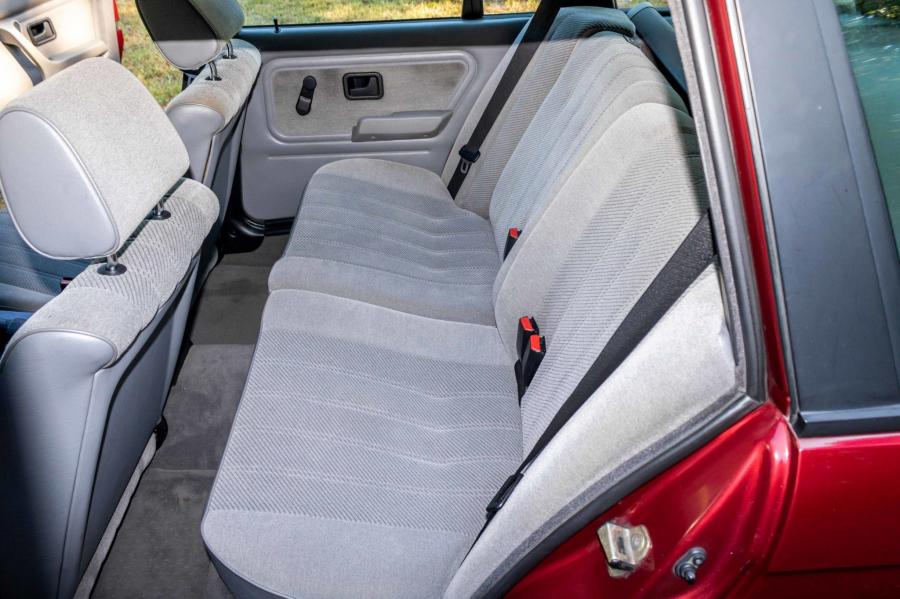 Интерьер BMW 324td Touring (E30) 1991 года  (NA) (фото 58 из 94)